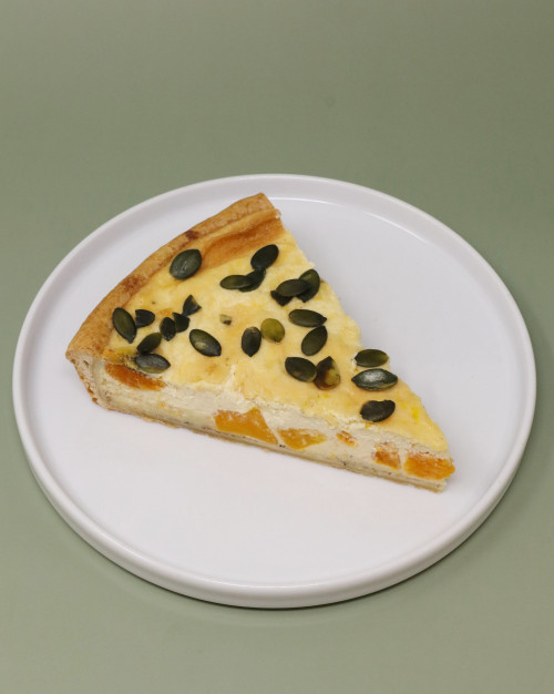 Part de quiche  (butternut roti au four, emmental)